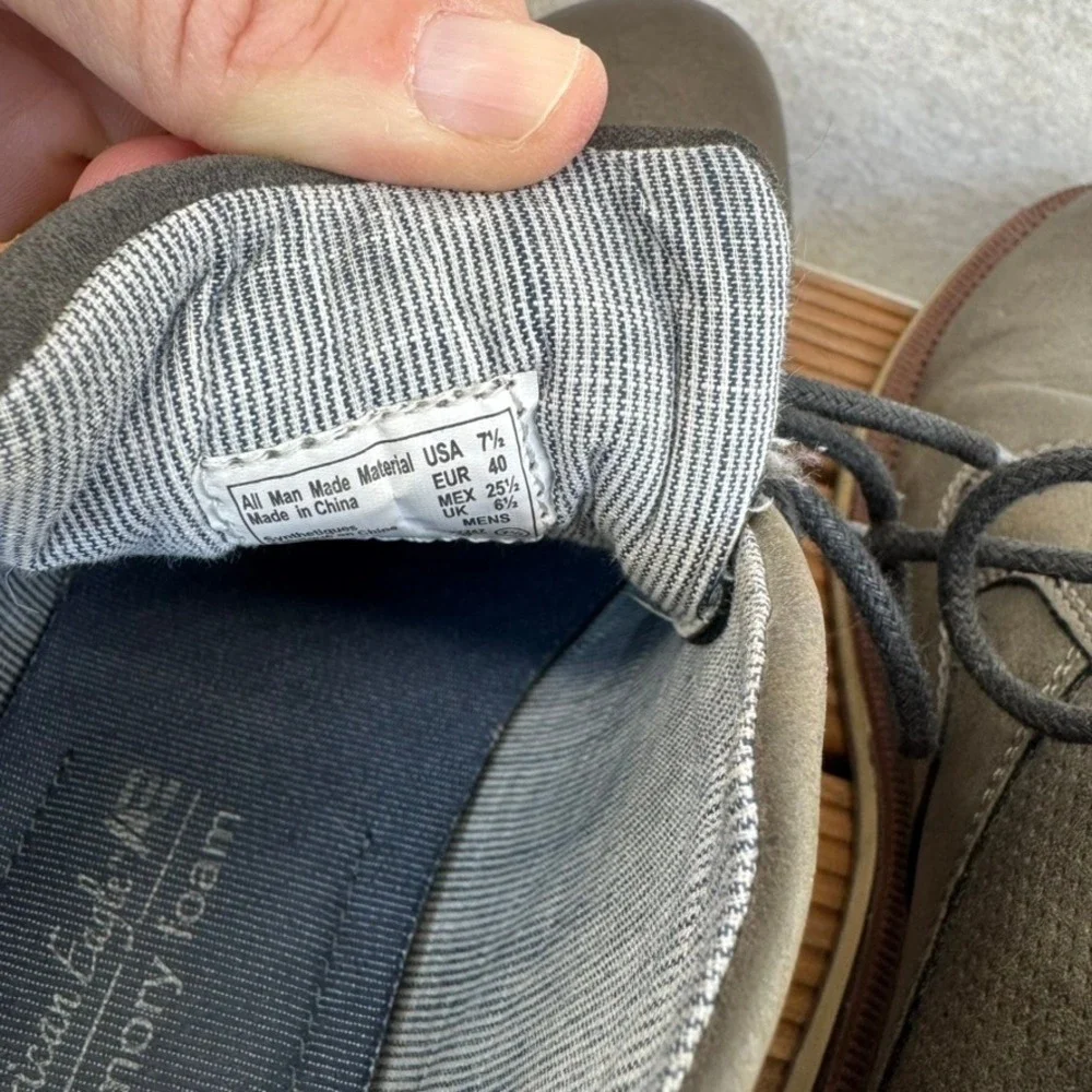 American Eagle Mens 7.5 Gray Leather Chukka Boots Lace Up Memory Foam